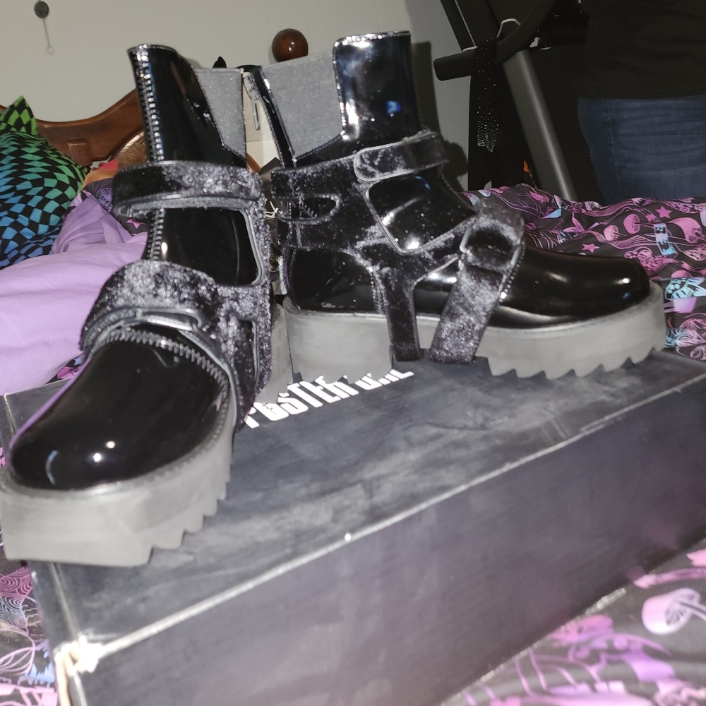 NIB Dolls Kill Bad Ass Velvet , And Sexy Black Vinyl Combat Boots - Picture 3 of 10